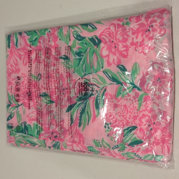 NWT Lilly Pulitzer Resort Scarf - Picture 2 of 3